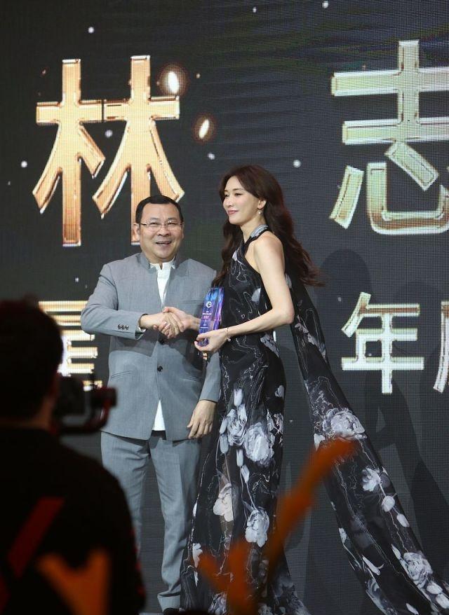 拜仁教练压力巨大！，TheShy遭遇七持续失利观众掌声雷动的简单介绍