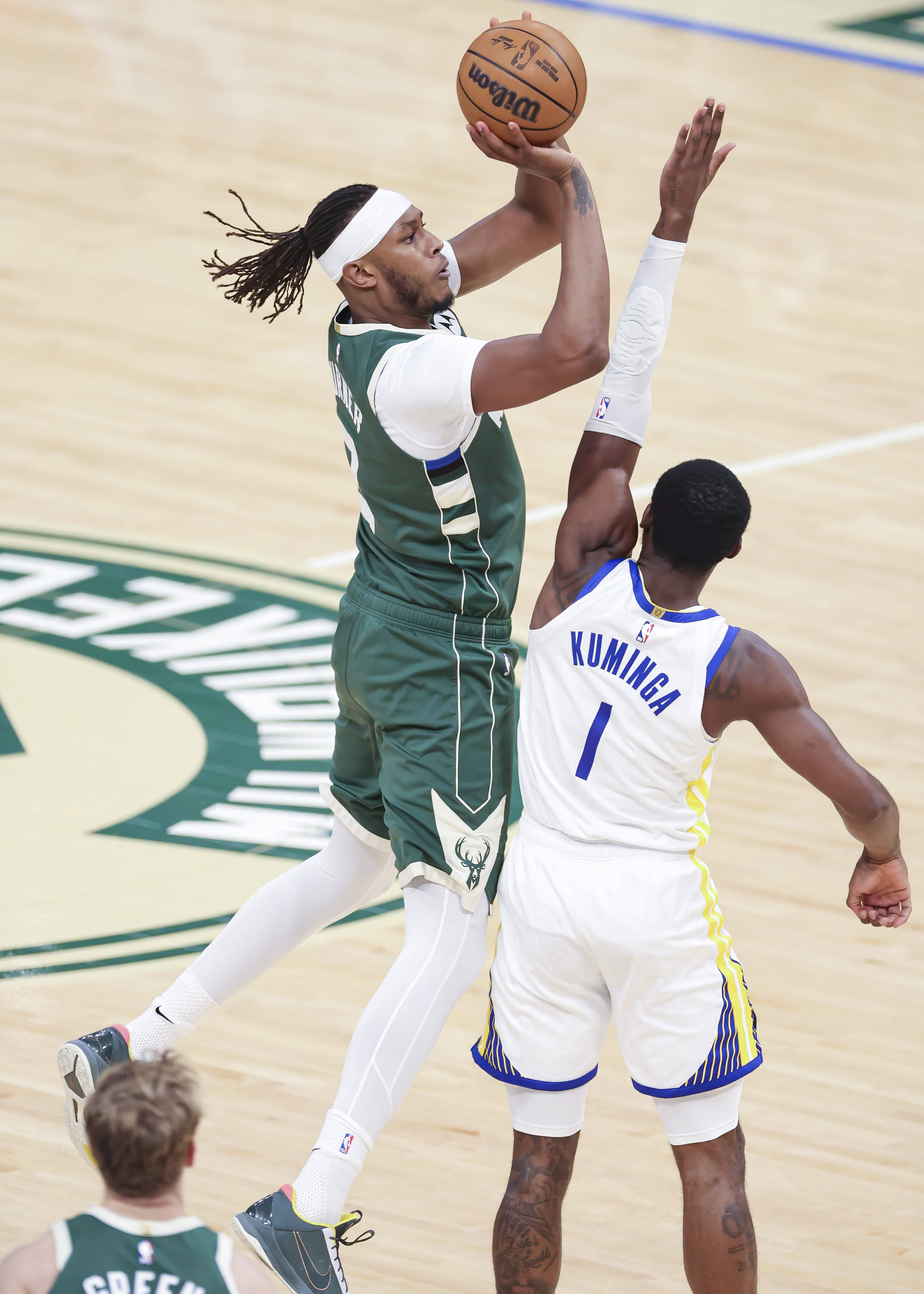 今晚NBA常规赛传出新动向；密尔沃基雄鹿遗憾出局；管理层表态——底气十足；临场指挥获称赞的简单介绍